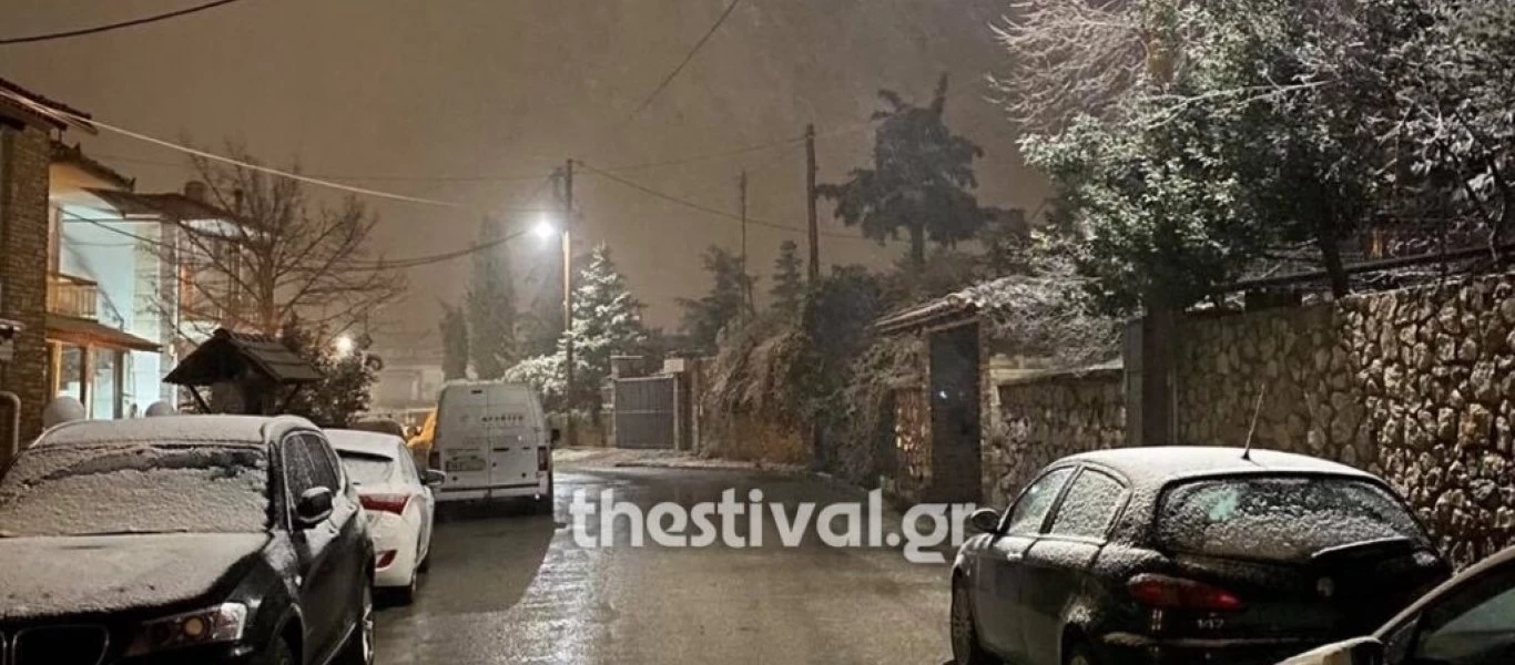 Χιονίζει στη Θεσσαλονίκη - Που χρειάζονται αλυσίδες (βίντεο-φωτο)